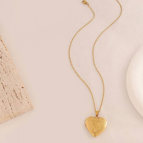 Locket Heart Necklace:Gold