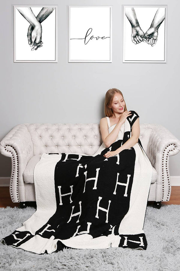 09202 Luxury Soft H Print Throw Blanket